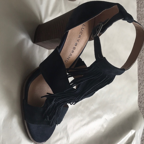 Sandles - Picture 3 of 4